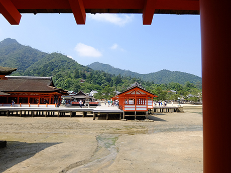 干潮の厳島神社